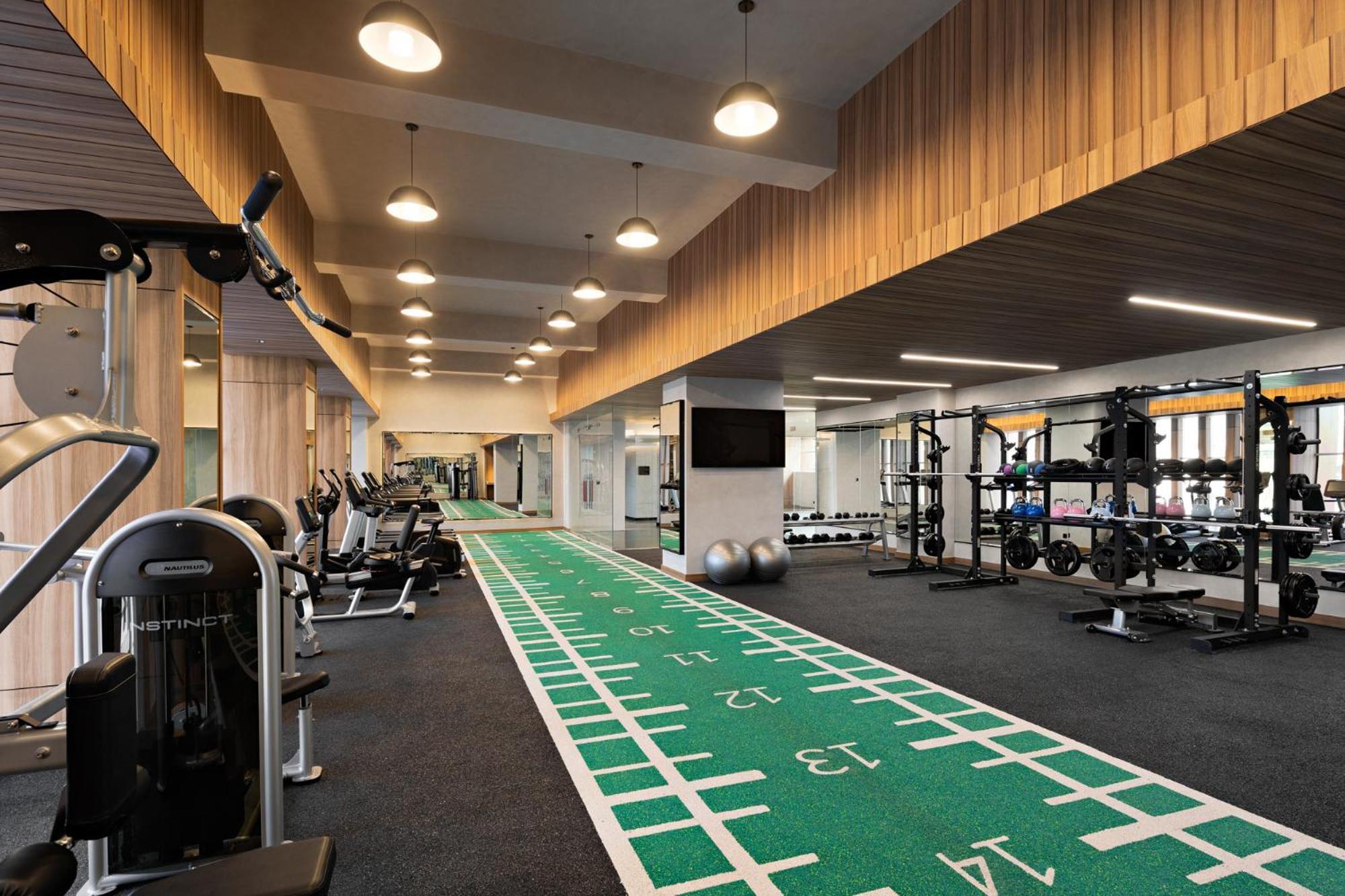 Hotel Moevenpick Centre 5*