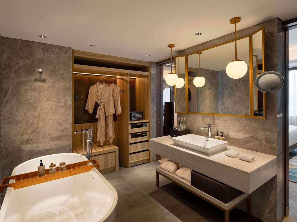 Hotel Moevenpick Centre 5*